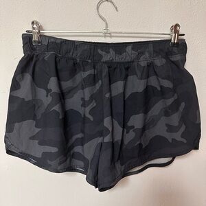EUC Old Navy workout shorts, Camo size M